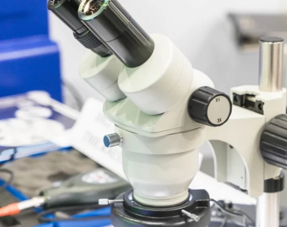 Přístroj pro základní laboratorní vybavení